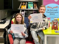 Ivy en Guust winnen de voorronde van de Nationale Voorleeswedstrijd in Oostburg