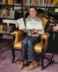 Phileyne is winnaar van de voorleeswedstrijd in bibliotheek Hulst